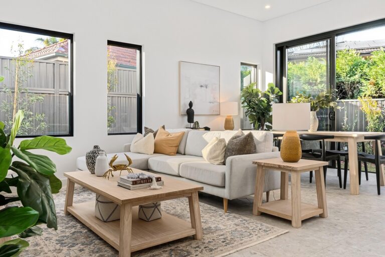 Beistelltische aus Holz: Natürliche Eleganz für Ihr Wohnzimmer